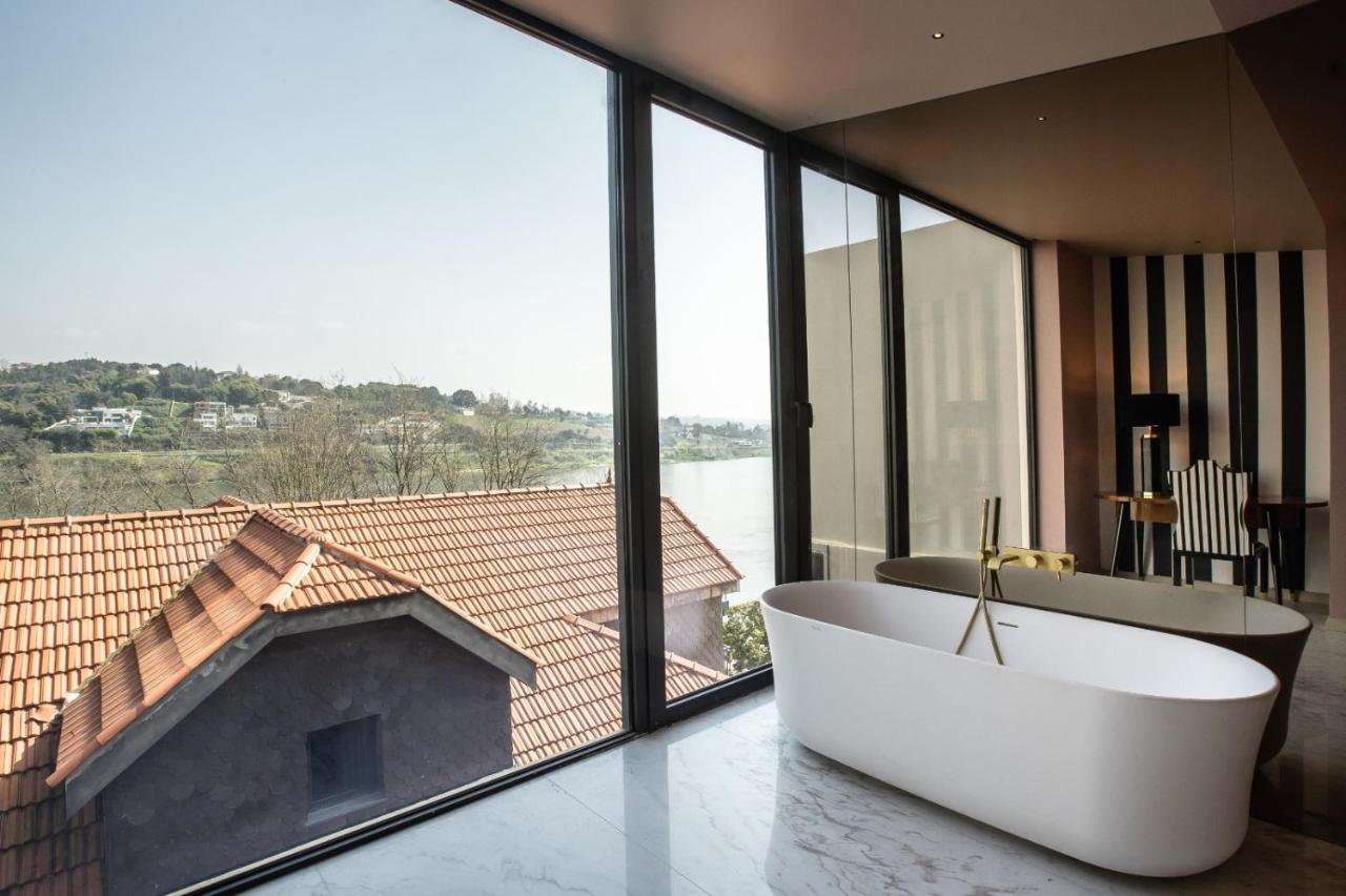 Vinha Boutique Hotel Vila Nova de Gaia Exterior foto Bathroom with a freestanding bathtub
